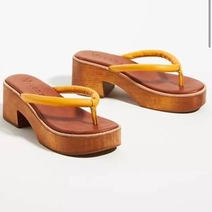 NWOT Anthropologie Vicenza Wooden Thong Heel Sandal - Size - 9 (40)